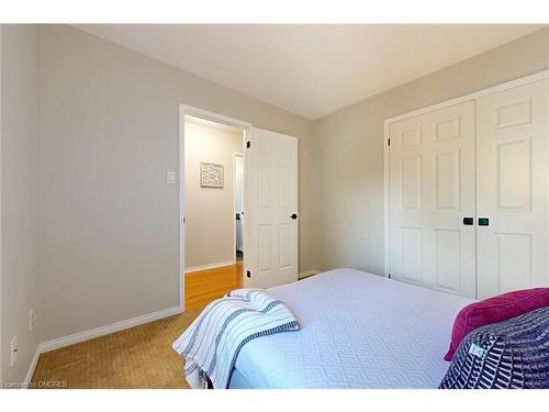 6-2215 Cleaver Avenue, Burlington, ON - Indoor Photo Showing Bedroom