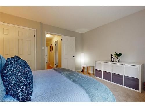 6-2215 Cleaver Avenue, Burlington, ON - Indoor Photo Showing Bedroom