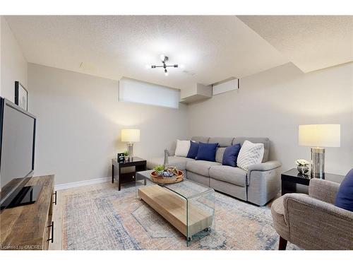 6-2215 Cleaver Avenue, Burlington, ON - Indoor Photo Showing Living Room