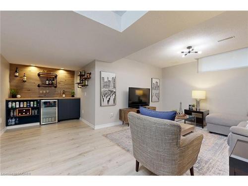 6-2215 Cleaver Avenue, Burlington, ON - Indoor Photo Showing Living Room