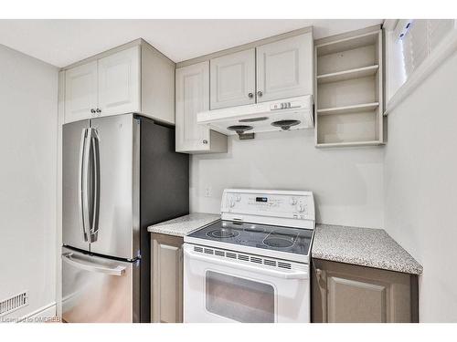 597 Hancock Way, Mississauga, ON - Indoor Photo Showing Kitchen