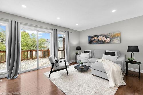 43 Law Drive, Guelph, ON - Indoor Photo Showing Living Room