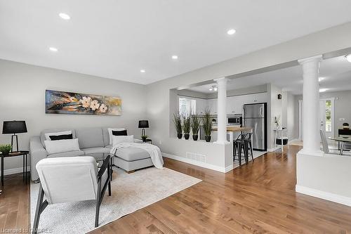 43 Law Drive, Guelph, ON - Indoor Photo Showing Living Room