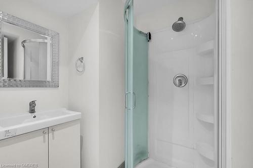 43 Law Drive, Guelph, ON - Indoor Photo Showing Bathroom