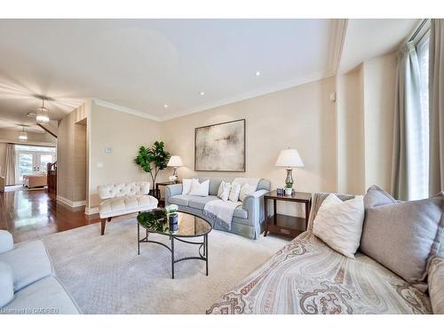 3-4135 Shipp Drive, Peel, ON - Indoor Photo Showing Living Room