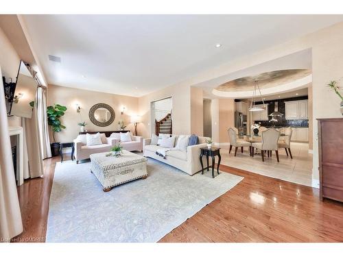 3-4135 Shipp Drive, Peel, ON - Indoor Photo Showing Living Room