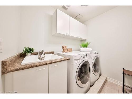 3-4135 Shipp Drive, Peel, ON - Indoor Photo Showing Laundry Room