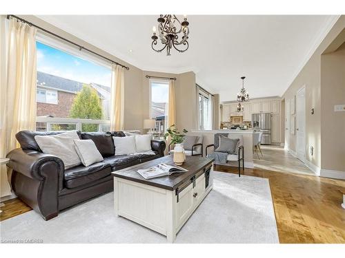 1326 Marshall Crescent, Milton, ON - Indoor Photo Showing Living Room