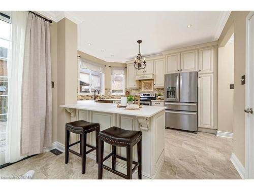 1326 Marshall Crescent, Milton, ON - Indoor Photo Showing Kitchen