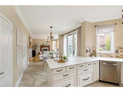 1326 Marshall Crescent, Milton, ON - Indoor Photo Showing Kitchen