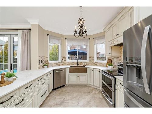 1326 Marshall Crescent, Milton, ON - Indoor Photo Showing Kitchen With Upgraded Kitchen