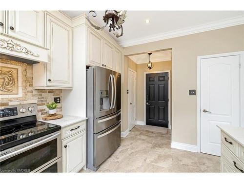 1326 Marshall Crescent, Milton, ON - Indoor Photo Showing Kitchen