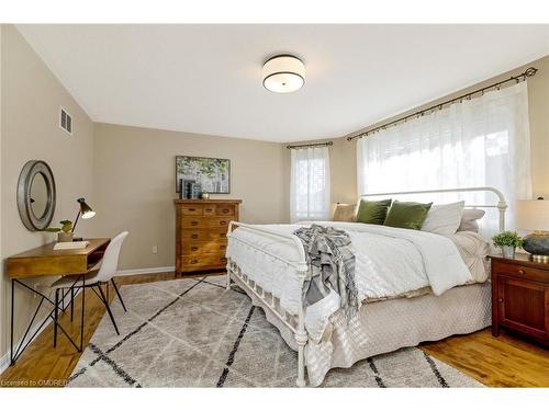 1326 Marshall Crescent, Milton, ON - Indoor Photo Showing Bedroom