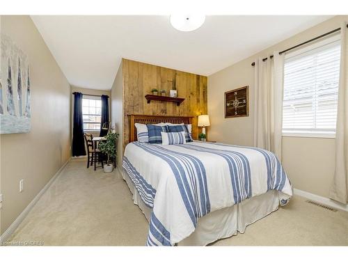 1326 Marshall Crescent, Milton, ON - Indoor Photo Showing Bedroom