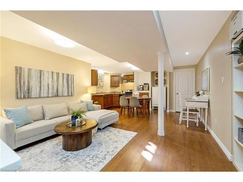 1326 Marshall Crescent, Milton, ON - Indoor Photo Showing Living Room