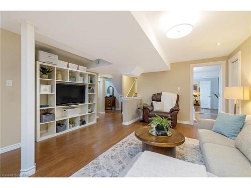 1326 Marshall Crescent, Milton, ON - Indoor Photo Showing Living Room