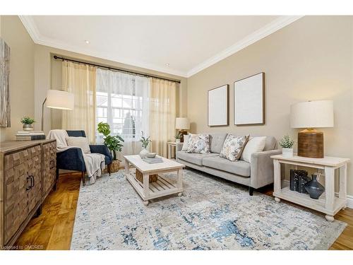 1326 Marshall Crescent, Milton, ON - Indoor Photo Showing Living Room