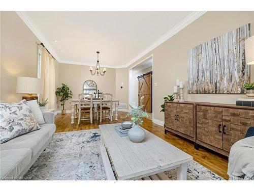 1326 Marshall Crescent, Milton, ON - Indoor Photo Showing Living Room