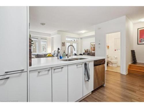 83-2435 Greenwich Drive, Oakville, ON - Indoor Photo Showing Kitchen With Double Sink