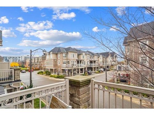 83-2435 Greenwich Drive, Oakville, ON - Outdoor