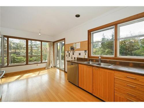 68 Barringham Drive, Oakville, ON - Indoor Photo Showing Kitchen With Double Sink