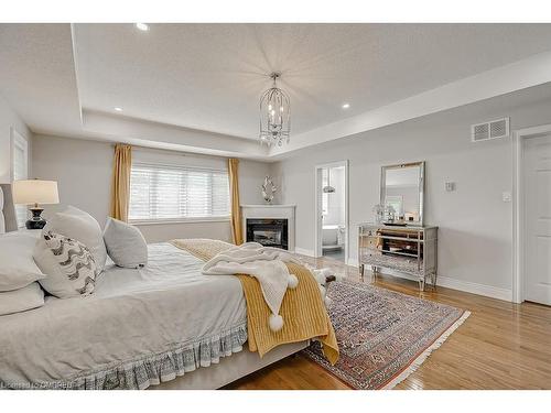 2-128 Morden Road, Oakville, ON - Indoor Photo Showing Bedroom