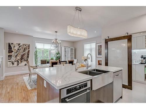 2-128 Morden Road, Oakville, ON - Indoor Photo Showing Kitchen With Double Sink With Upgraded Kitchen