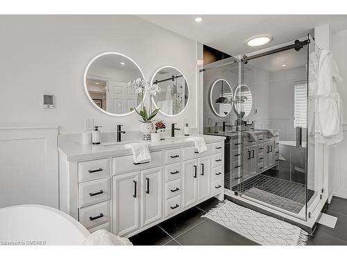 2-128 Morden Road, Oakville, ON - Indoor Photo Showing Bathroom