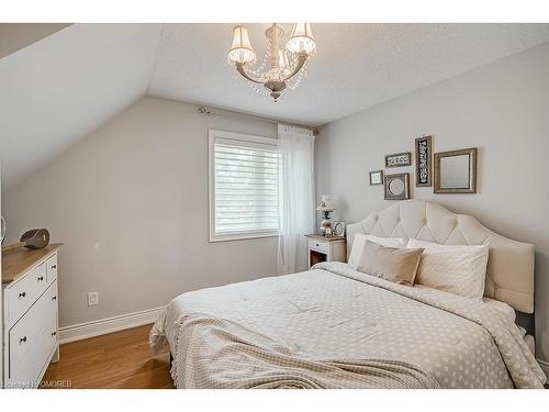 2-128 Morden Road, Oakville, ON - Indoor Photo Showing Bedroom