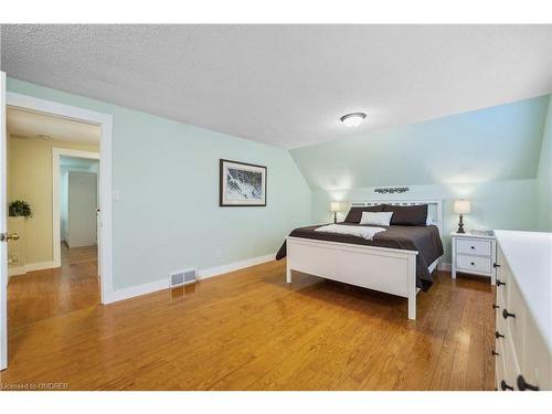 8181 Indian Trail, Eramosa, ON - Indoor Photo Showing Bedroom