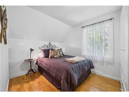 8181 Indian Trail, Eramosa, ON - Indoor Photo Showing Bedroom