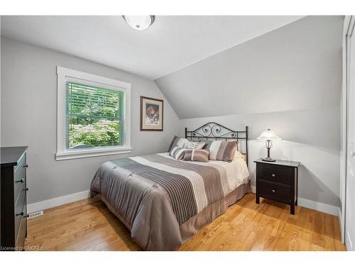 8181 Indian Trail, Eramosa, ON - Indoor Photo Showing Bedroom