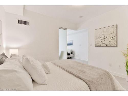 908-58 Orchard View Boulevard, Toronto, ON - Indoor Photo Showing Bedroom