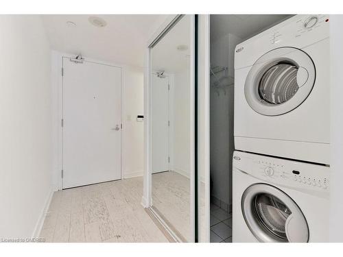 908-58 Orchard View Boulevard, Toronto, ON - Indoor Photo Showing Laundry Room