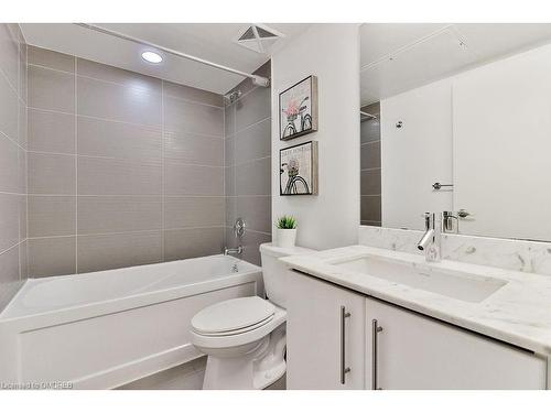 908-58 Orchard View Boulevard, Toronto, ON - Indoor Photo Showing Bathroom