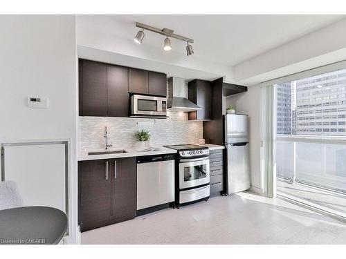 908-58 Orchard View Boulevard, Toronto, ON - Indoor Photo Showing Kitchen With Upgraded Kitchen