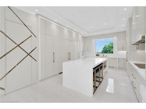 3232 Guelph Line, Burlington, ON - Indoor Photo Showing Kitchen With Double Sink