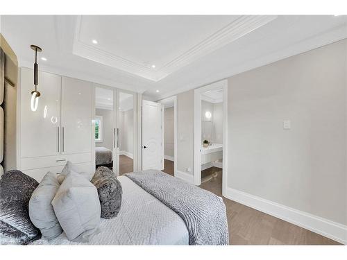 3232 Guelph Line, Burlington, ON - Indoor Photo Showing Bedroom