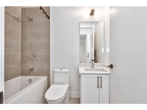 230-2450 Old Bronte Road, Oakville, ON - Indoor Photo Showing Bathroom