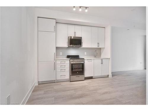 230-2450 Old Bronte Road, Oakville, ON - Indoor Photo Showing Kitchen