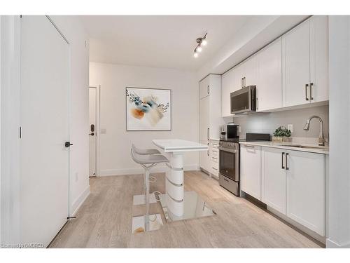 230-2450 Old Bronte Road, Oakville, ON - Indoor Photo Showing Kitchen