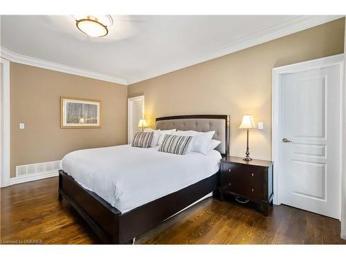 1195 Crestdale Road, Mississauga, ON - Indoor Photo Showing Bedroom