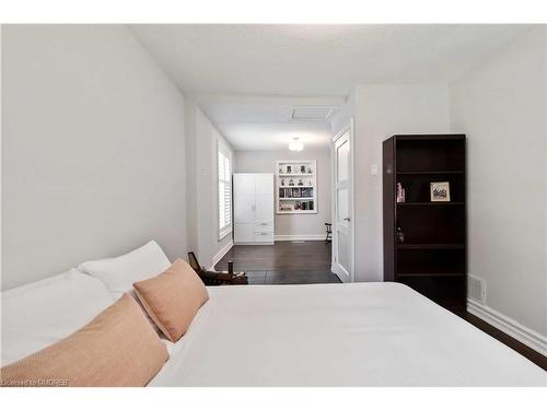 1195 Crestdale Road, Mississauga, ON - Indoor Photo Showing Bedroom