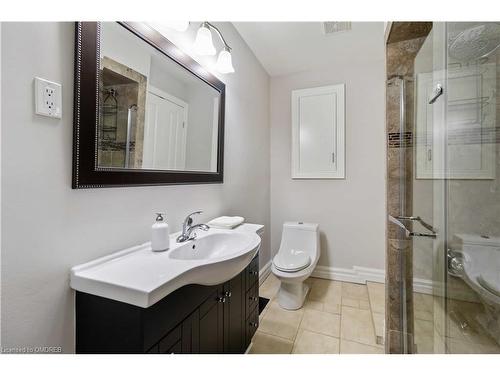 1195 Crestdale Road, Mississauga, ON - Indoor Photo Showing Bathroom