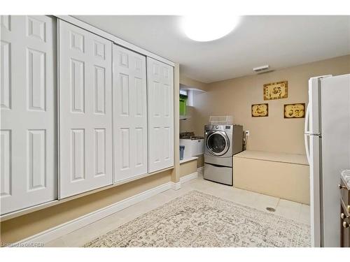 1195 Crestdale Road, Mississauga, ON - Indoor Photo Showing Laundry Room