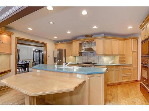 8 Bristol Sands Crescent, Uxbridge, ON - Indoor Photo Showing Kitchen