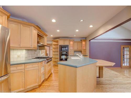 8 Bristol Sands Crescent, Uxbridge, ON - Indoor Photo Showing Kitchen