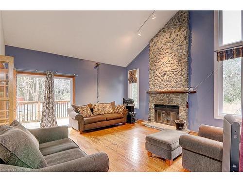 8 Bristol Sands Crescent, Uxbridge, ON - Indoor Photo Showing Living Room With Fireplace