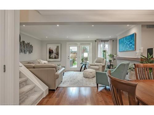 3480 Hannibal Road, Burlington, ON - Indoor Photo Showing Living Room