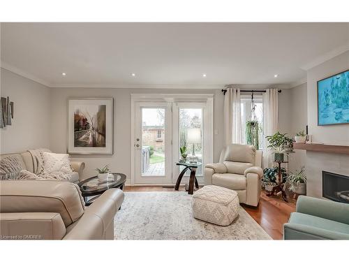 3480 Hannibal Road, Burlington, ON - Indoor Photo Showing Living Room With Fireplace